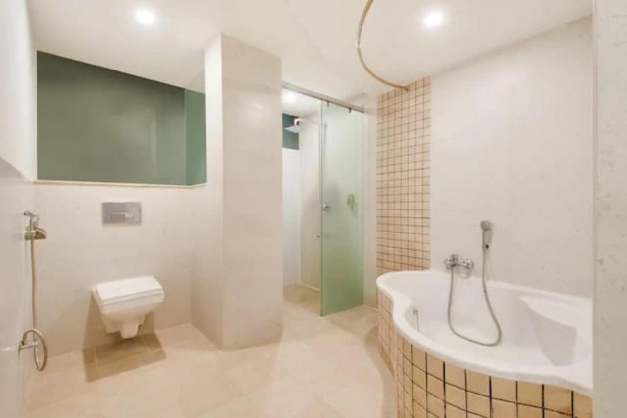 Superior King Suite